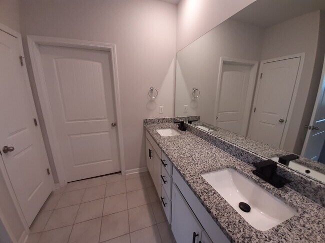 Building Photo - 3085 White Hbr Dr