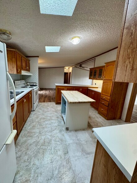 Building Photo - 14401 134th Ave W