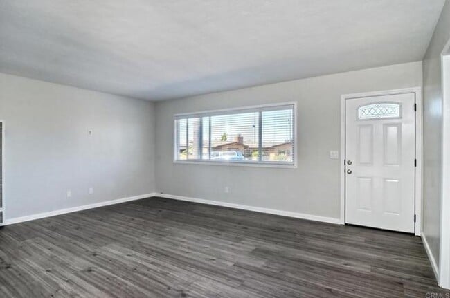 Building Photo - Spacious 5-Bedroom Home on Quiet Cul-de-Sa...