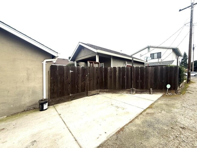 Building Photo - 61 Lambuth Ave