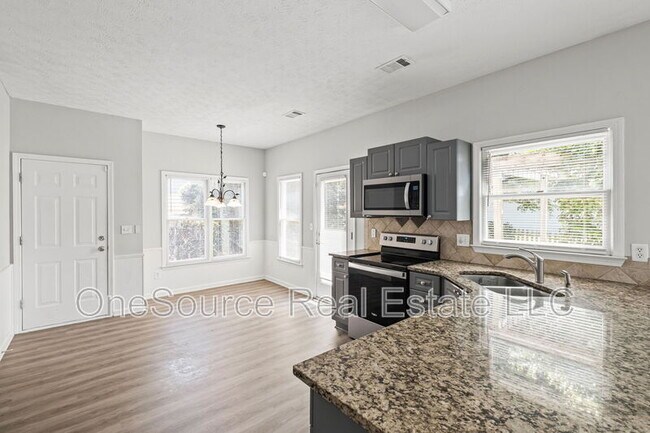 Building Photo - 10905 Pinewalk Forest Cir