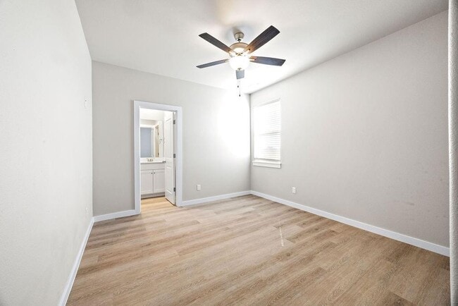 Building Photo - 1801 SW Poigai Wy