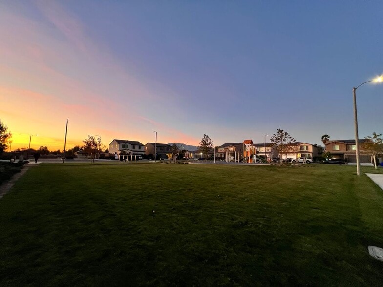Building Photo - 762 S Sumac Ln