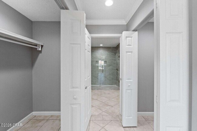 Building Photo - 1041 Plantation Dr