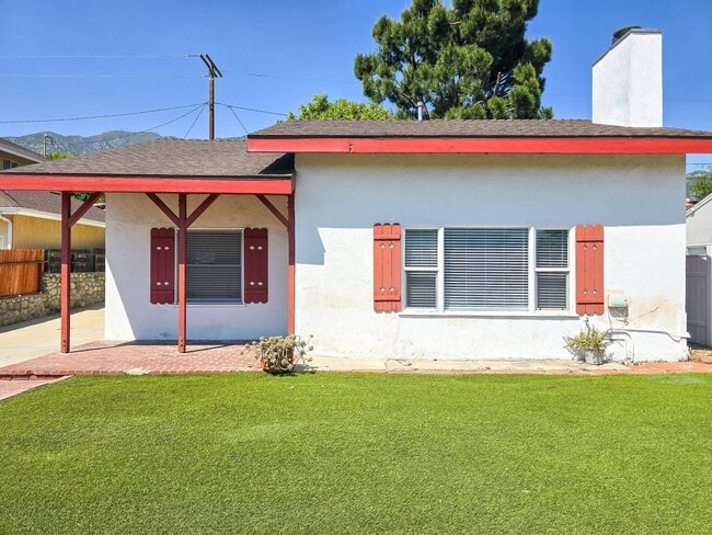 Building Photo - Charming 2-Bedroom Retreat in La Crescenta – Available Now! OPEN HOUSE SATURDAY 6/13 FROM 2:30 PM...