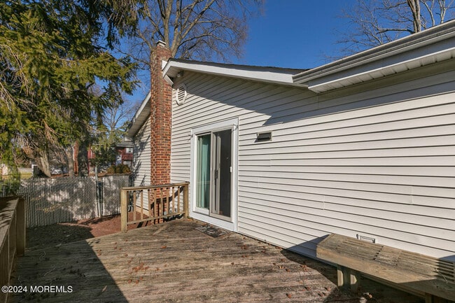 Building Photo - 717 Harmony Rd