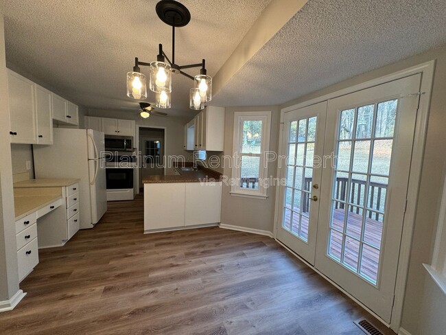 Building Photo - 3605 Knoll Crest Trail