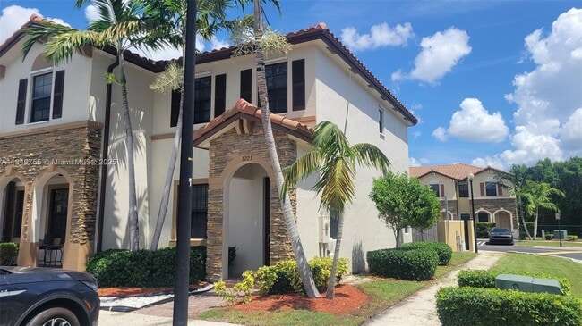 Primary Photo - 3223 SE 4th Ct