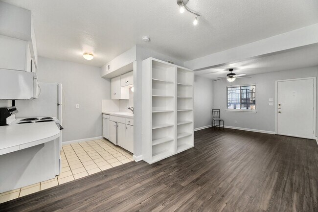 Building Photo - Great for Roommates!