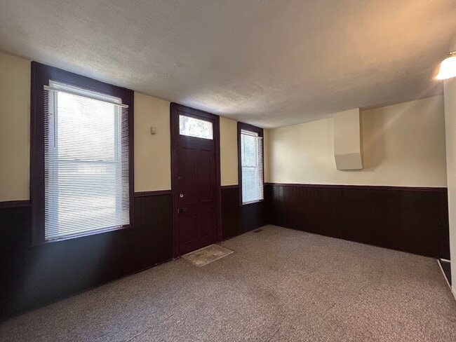 Building Photo - 111 Gage St