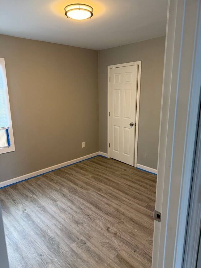 Building Photo - 11790 Outer Dr E