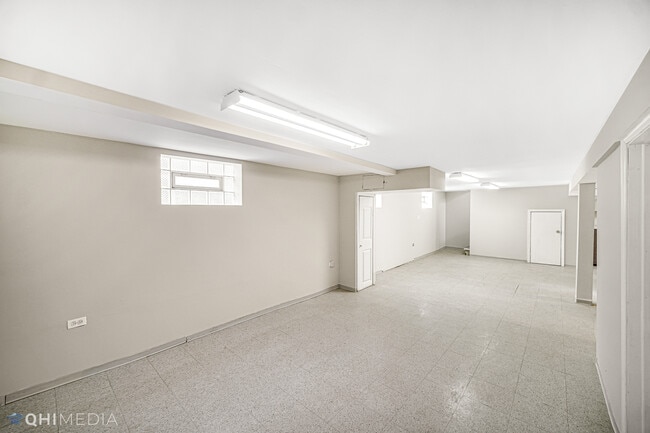 Building Photo - 5315 S Hamlin Ave