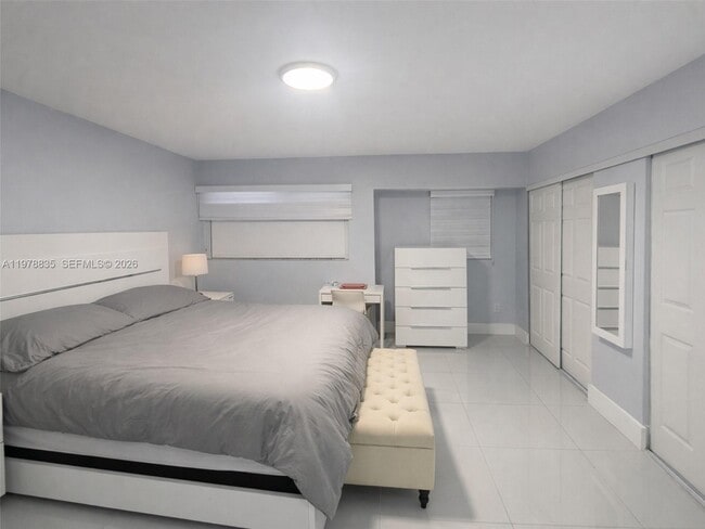 Building Photo - 844 W 41st St