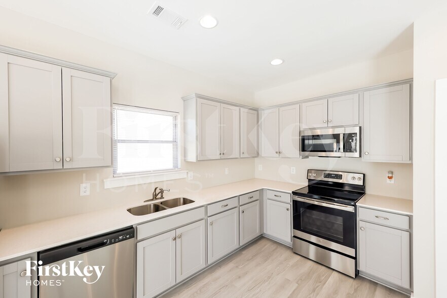 Building Photo - 141 Lakewood Ln