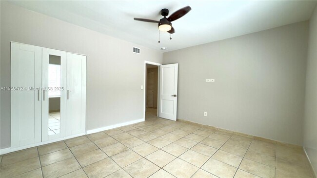 Building Photo - 534 SW 6th Ct