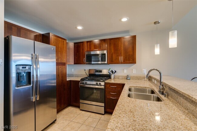 Building Photo - 150 S Las Vegas Blvd