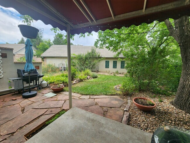 Building Photo - Stunning 3 Bedroom Townhome Tucked Away In...