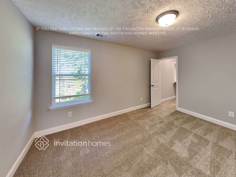 Building Photo - 837 Cedar Ln