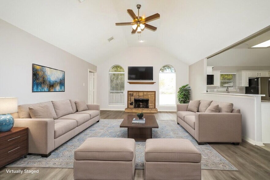 Building Photo - 626 Fantasy Ln