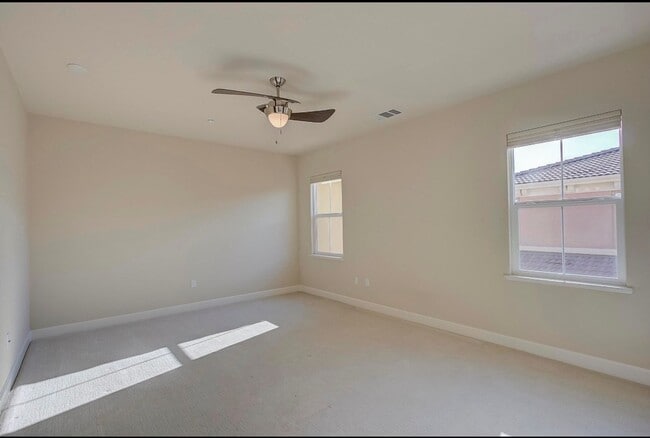 Building Photo - 581 Selby Lane
