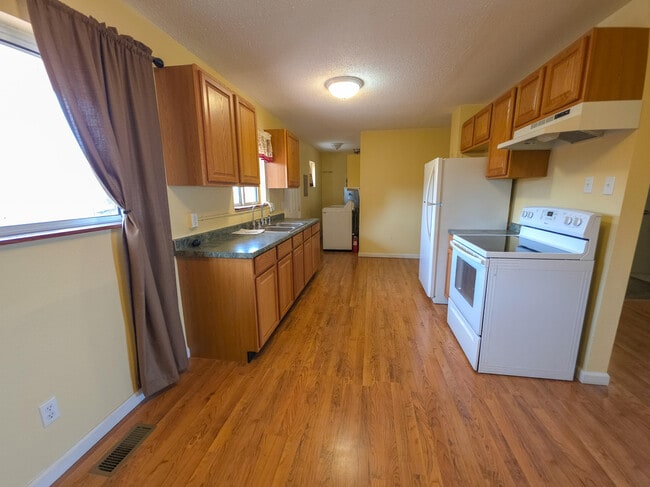 Building Photo - 107 Stout Ave