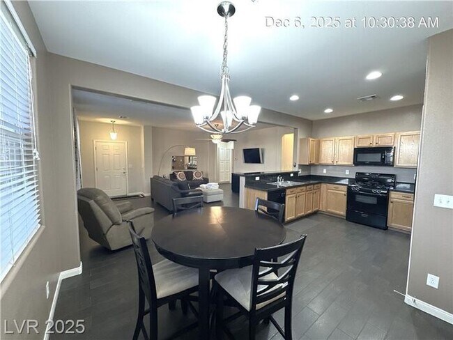 Building Photo - FURNISHED SINGLE STORY LOCATED IN THE HENDERSON AREA!!