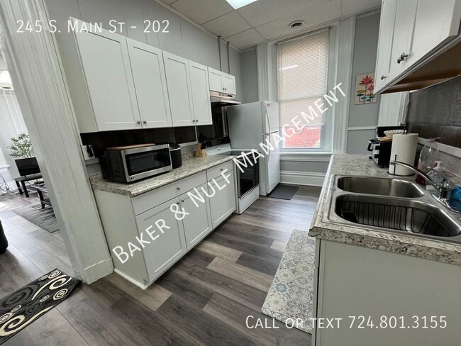 Building Photo - 247 S. Main St - Apt 202 - Furnished