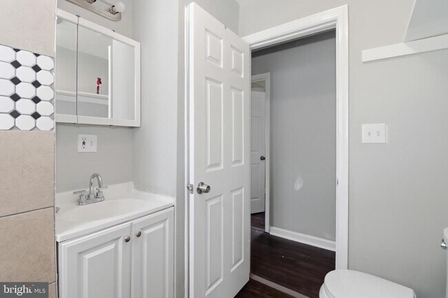 Building Photo - 4 Coville Dr