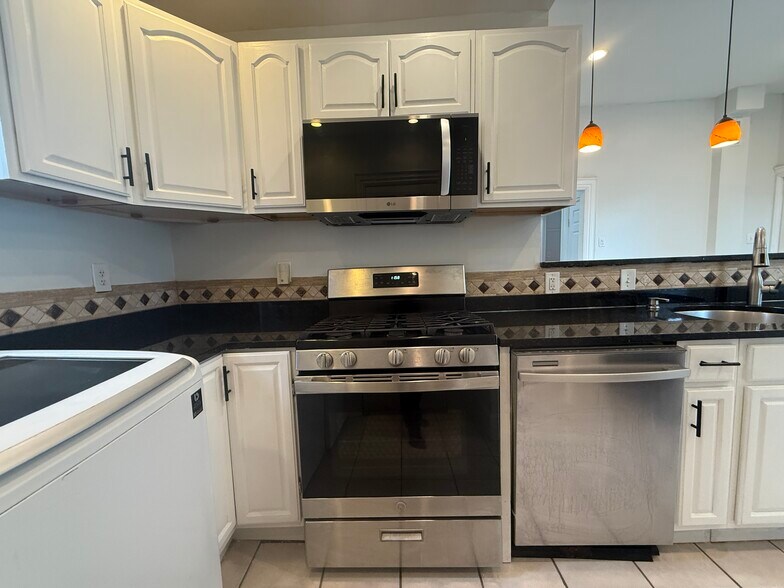 Building Photo - 4 Wabon St