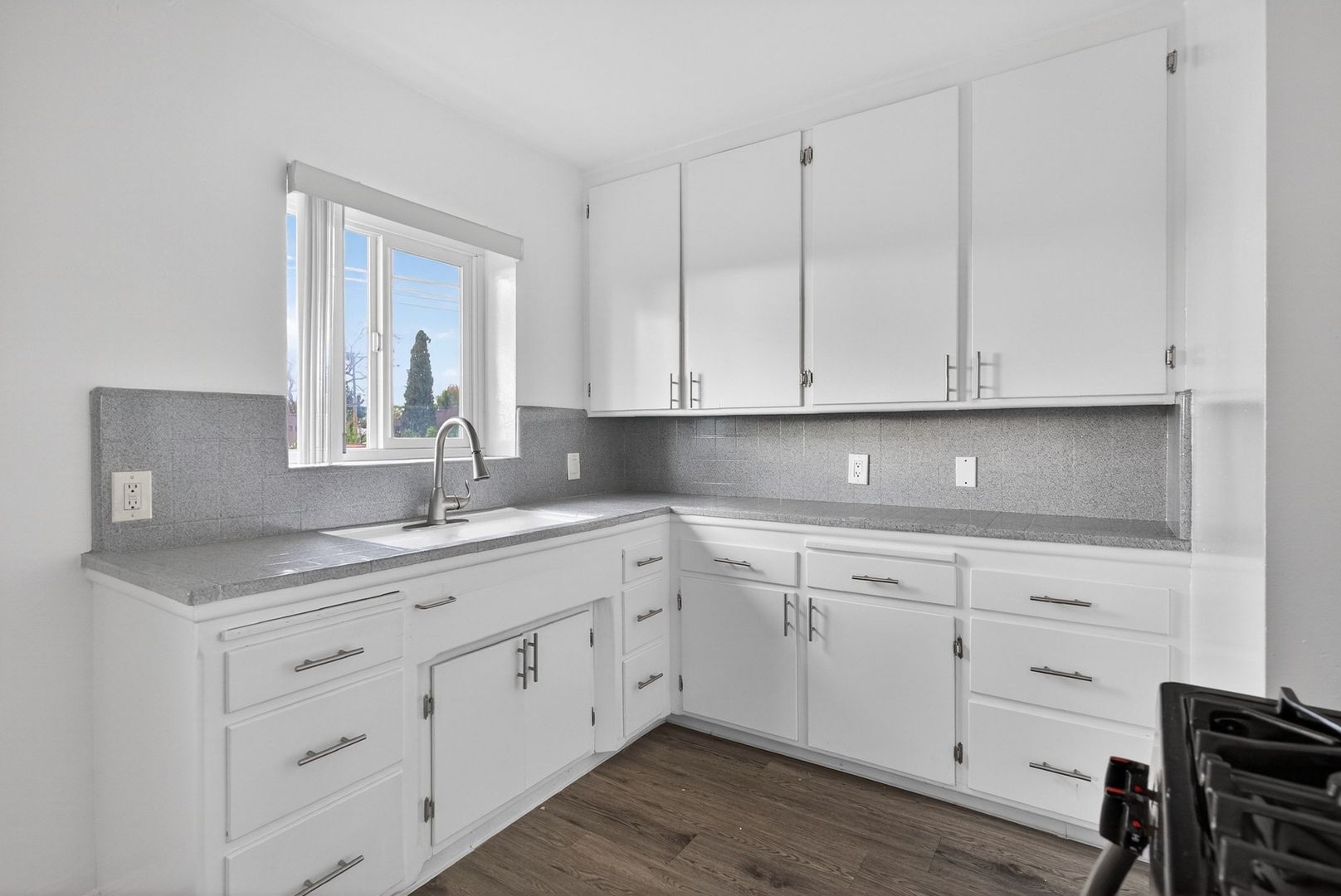 Building Photo - 216 E Burnett St