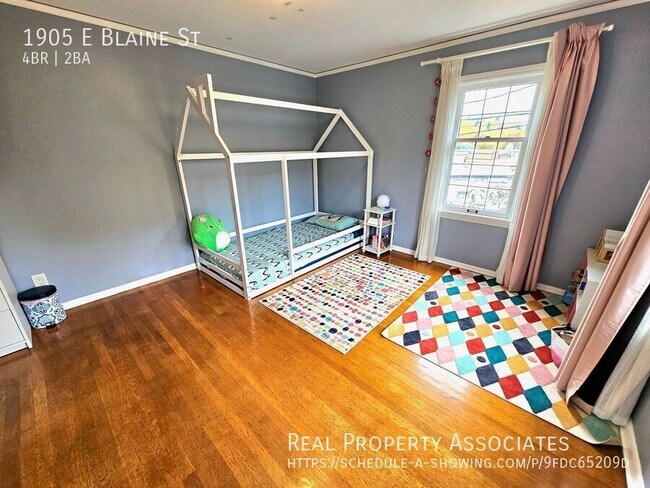 Building Photo - 1905 E Blaine St