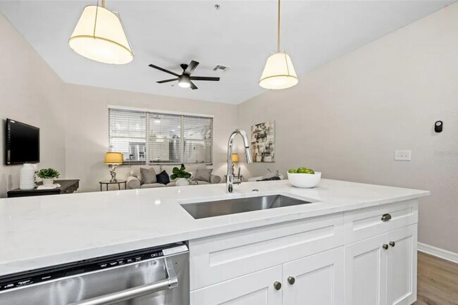 Building Photo - 330 Lang Ct N