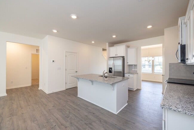 Building Photo - Beautiful 4 Bedroom Home Piedmont School D...