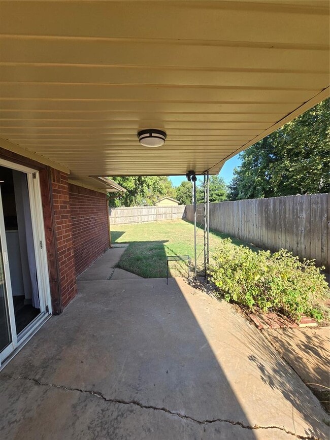 Building Photo - 3420 Kings Way