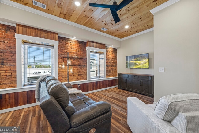 Building Photo - 958 Church St