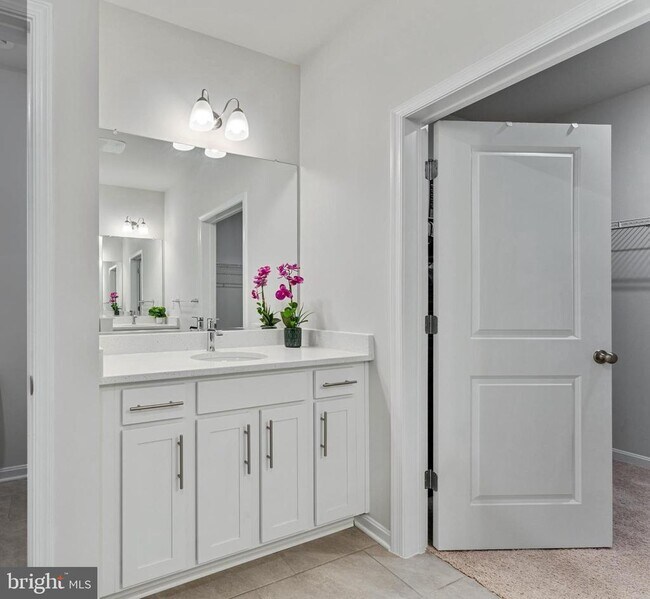 Building Photo - 493 Ensemble Wy