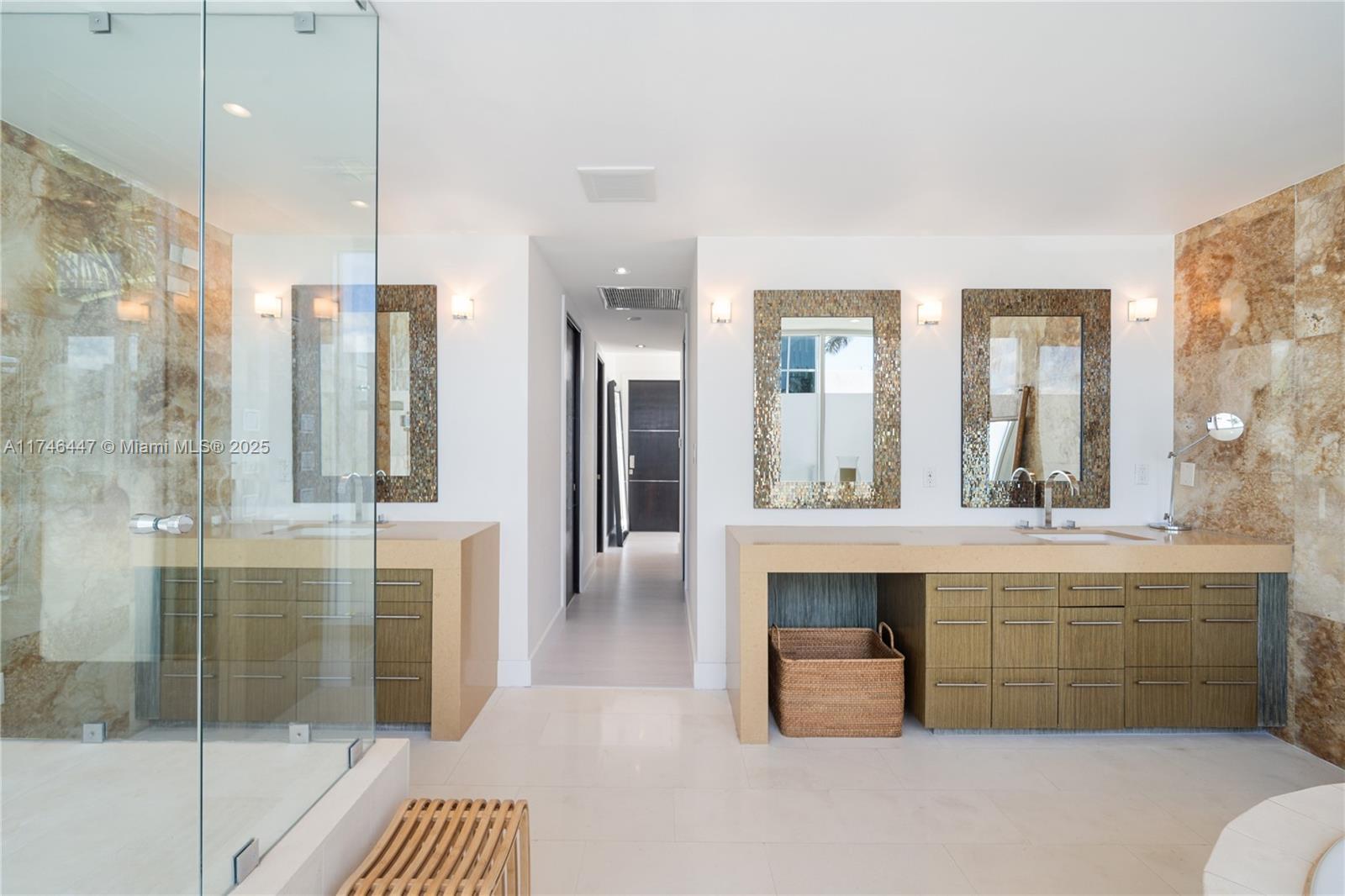 Building Photo - 1061 N Venetian Dr