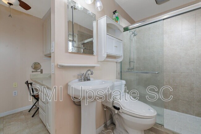 Building Photo - 103 Avondale Dr