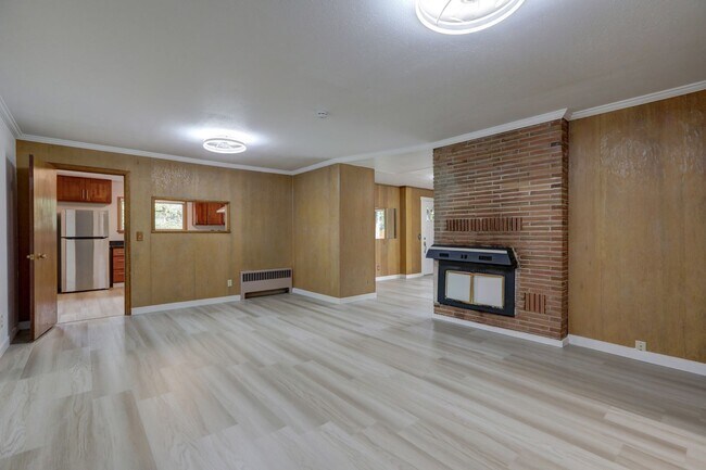 Building Photo - Large Renton Highlands Rambler with Grand ...