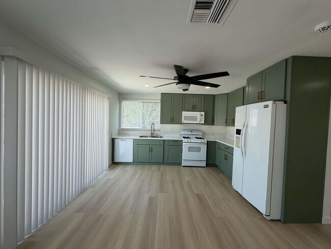 Building Photo - 69150 San Susanna Ave