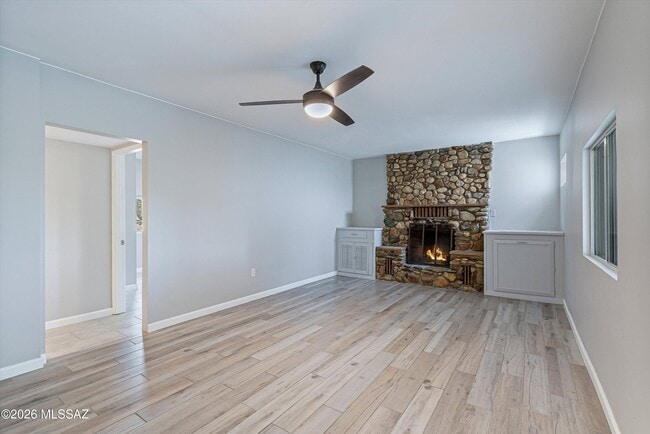 Building Photo - 730 N Robles Rd