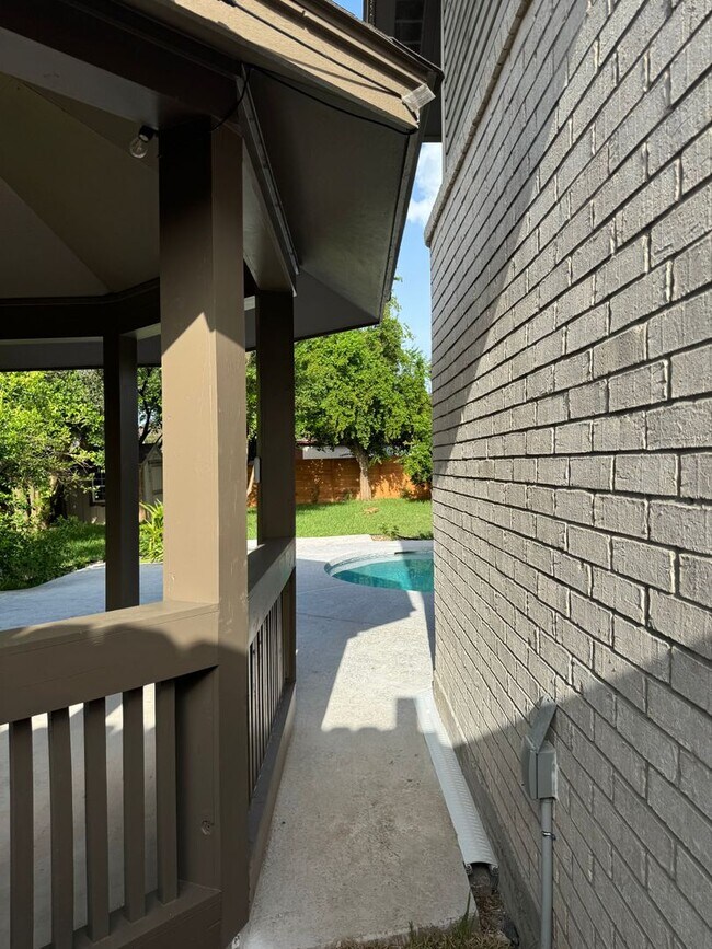 Building Photo - 1703 Terrace Dr