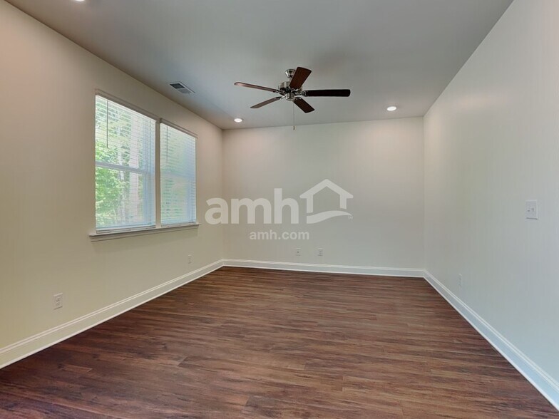 Building Photo - 617 Rivermist Dr