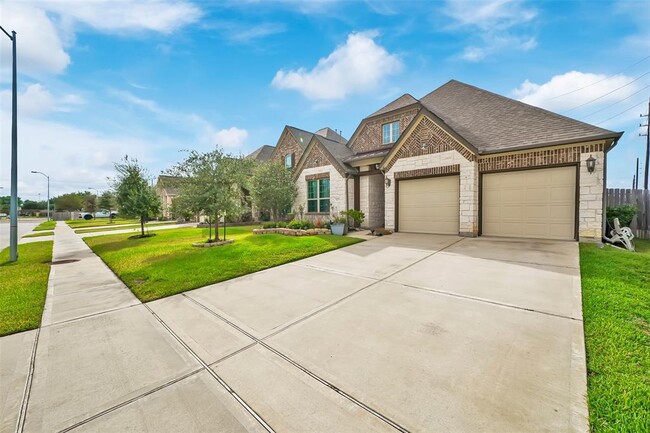 Building Photo - 14619 Birchwood Falls Trail