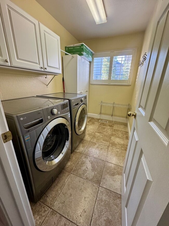 Building Photo - Inviting two-story 4BR/2.5BA home on nice lot with RV/trailer parking in Galena Terrace Estates!