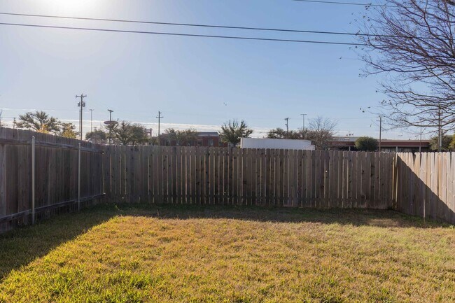 Building Photo - Rawhide Loop, 317/319