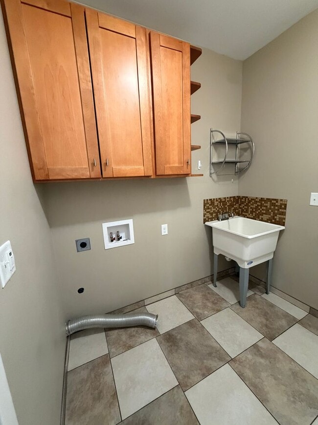 Building Photo - Beautiful Home In Quiet Neighborhood! Landscaping Included!