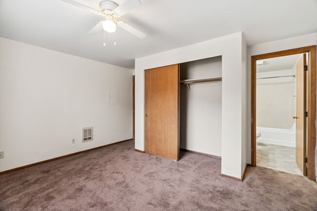 2 Bedroom 2 Bath 902 Sq Ft - Stillwood Apartments