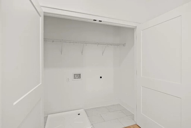 Building Photo - 809 Vickery Dr