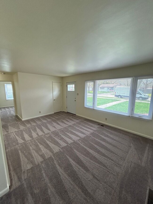 Building Photo - 2 Bedroom Single Family Home